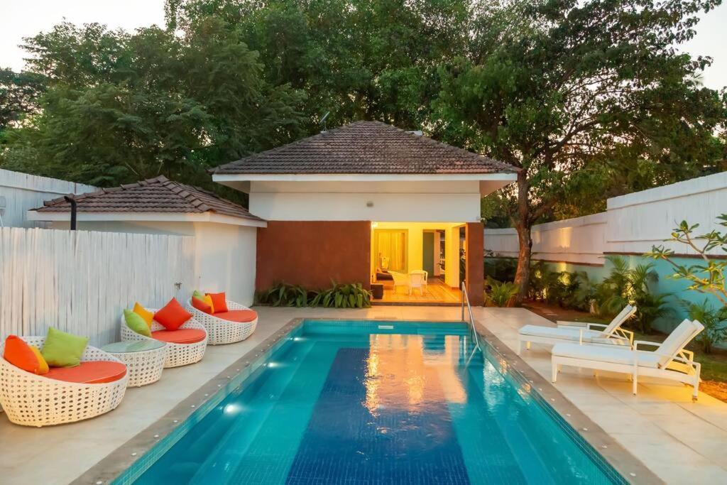 White Banyan Beach Villa, Candolim By The Acacia Villas Eksteriør bilde